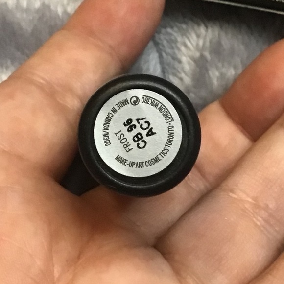 Mac frost lipstick bnib, coral reddish colour - Picture 5 of 8